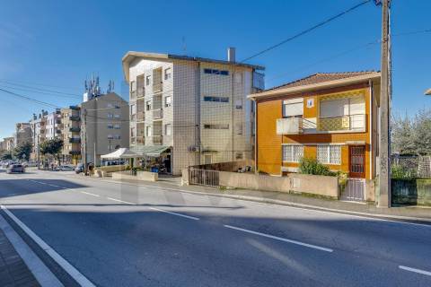 Moradia Bifamiliar com Elevado Potencial - Baguim do Monte – Gondomar