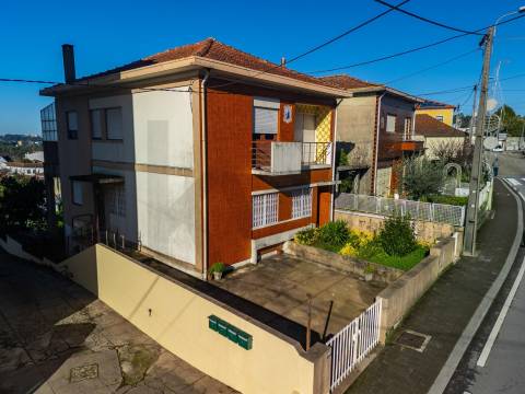 Moradia Bifamiliar com Elevado Potencial - Baguim do Monte – Gondomar