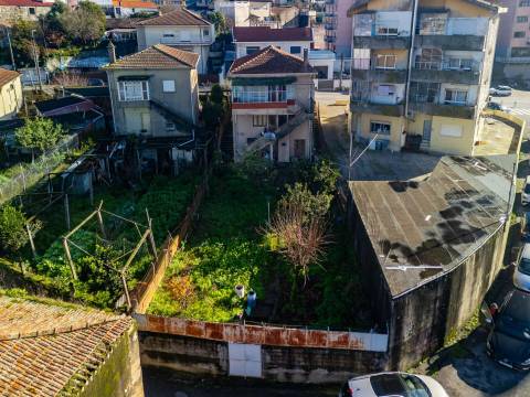 Moradia Bifamiliar com Elevado Potencial - Baguim do Monte – Gondomar