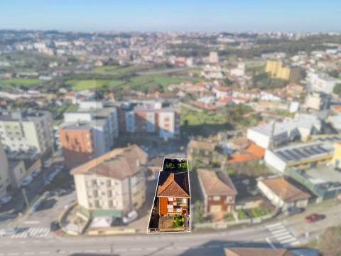 Moradia Bifamiliar com Elevado Potencial - Baguim do Monte – Gondomar