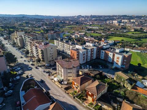 Moradia Bifamiliar com Elevado Potencial - Baguim do Monte – Gondomar