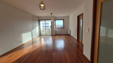 Arrendamento T2 Exclusivo em Edifício de Referência no Aviz