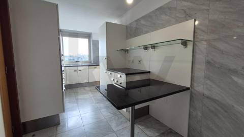 Arrendamento T2 Exclusivo em Edifício de Referência no Aviz