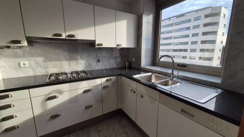 Arrendamento T2 Exclusivo em Edifício de Referência no Aviz