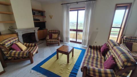 Exclusivo T3 em Mindelo mobilado: Vista Mar, Condomínio Fechado e Piscina