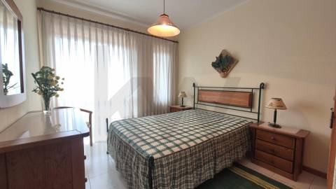 Exclusivo T3 em Mindelo mobilado: Vista Mar, Condomínio Fechado e Piscina