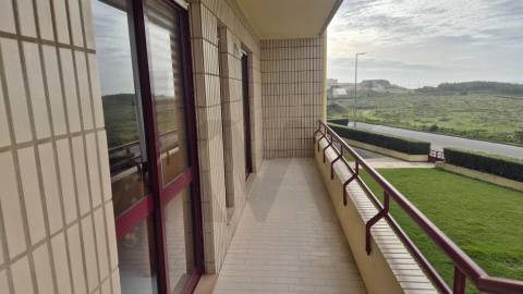 Exclusivo T3 em Mindelo mobilado: Vista Mar, Condomínio Fechado e Piscina