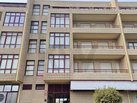 Apartamento T3 em frente à praia de Mindelo