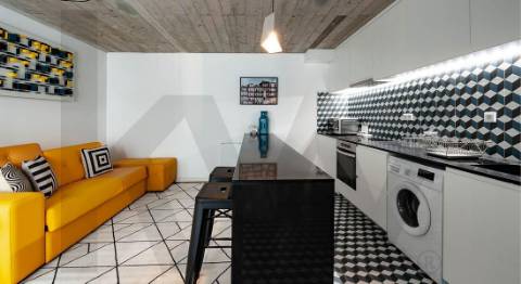 Prédio 7 apartamentos em Propriedade Horizontal Elevada Qualidade com Licença AL