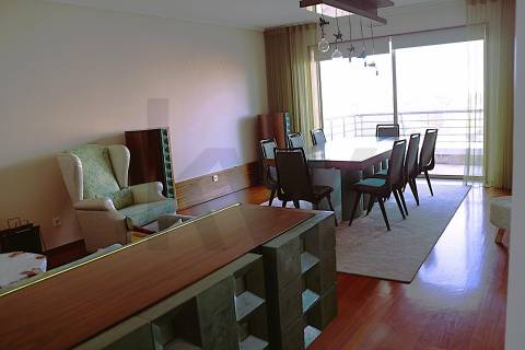 .Apartamento T3 de Prestígio com Vista Mar e Parque da Cidade | Aviz