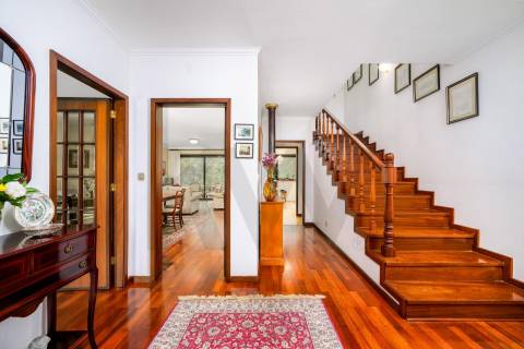 Moradia T4 + 1 Foz / Nevogilde