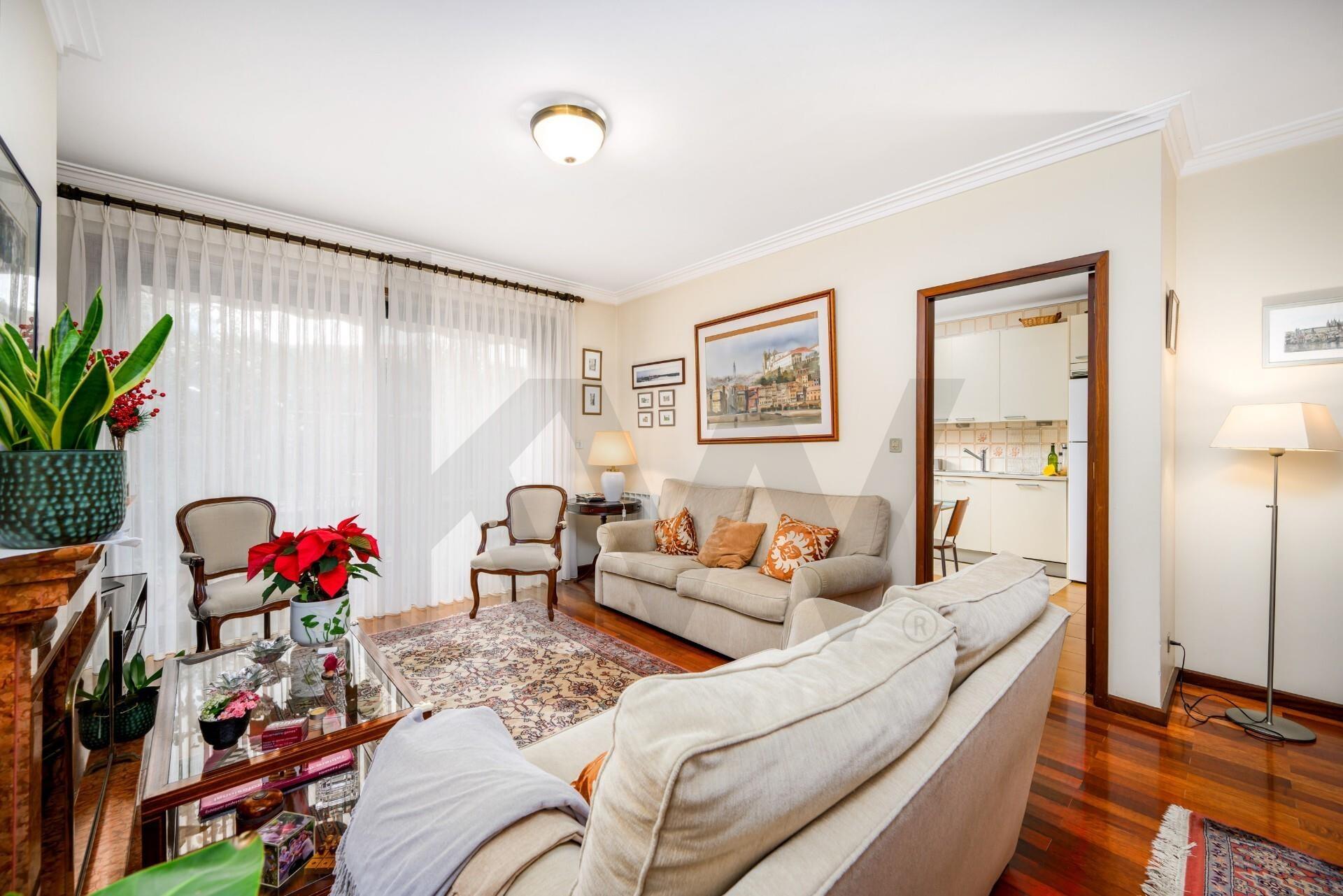 Moradia T4 + 1 Foz / Nevogilde