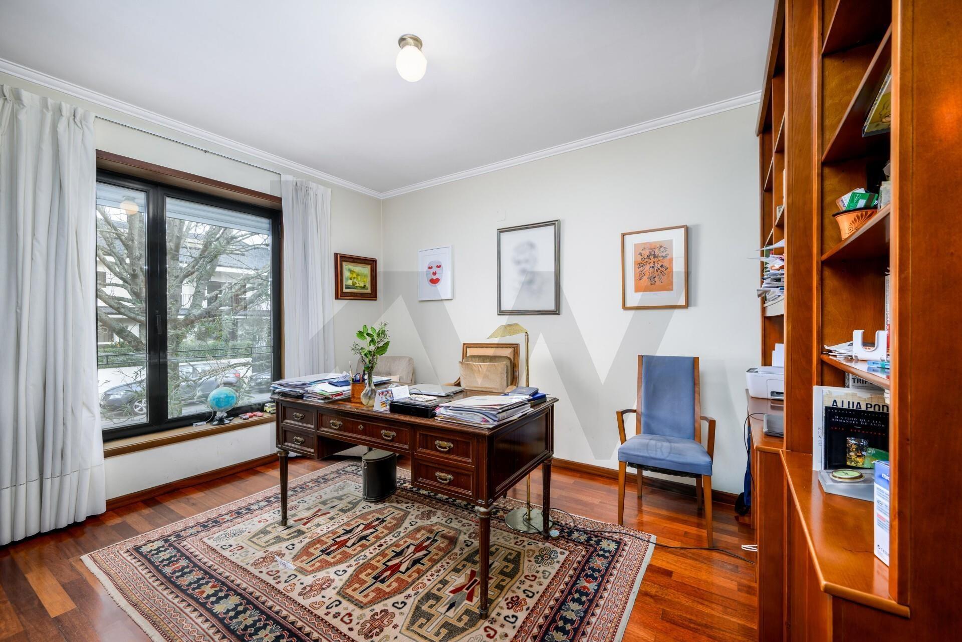 Moradia T4 + 1 Foz / Nevogilde