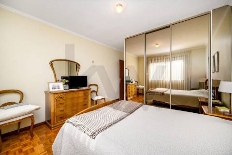 Moradia T4 + 1 Foz / Nevogilde