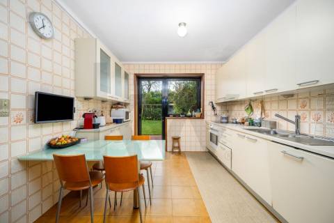 Moradia T4 + 1 Foz / Nevogilde