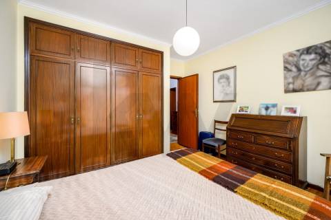 Moradia T4 + 1 Foz / Nevogilde