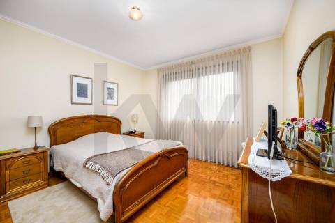 Moradia T4 + 1 Foz / Nevogilde