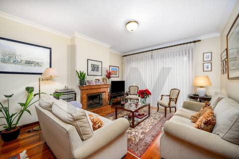 Moradia T4 + 1 Foz / Nevogilde