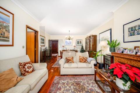 Moradia T4 + 1 Foz / Nevogilde