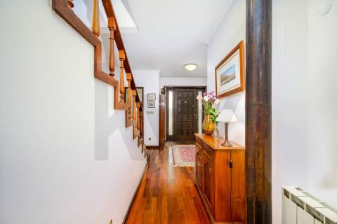 Moradia T4 + 1 Foz / Nevogilde