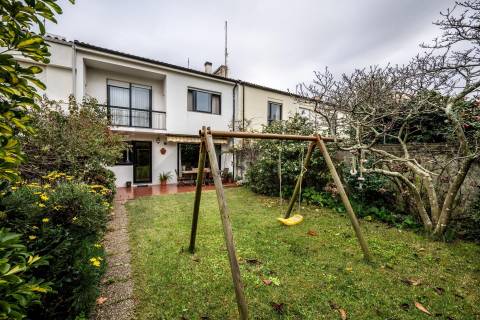 Moradia T4 + 1 Foz / Nevogilde