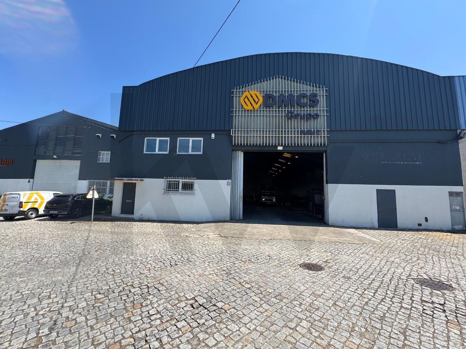 Pavilhão Industrial para Arrendamento em Guifões - 1.744 m2