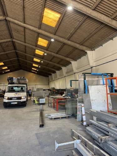 Pavilhão Industrial para Arrendamento em Guifões - 1.744 m2