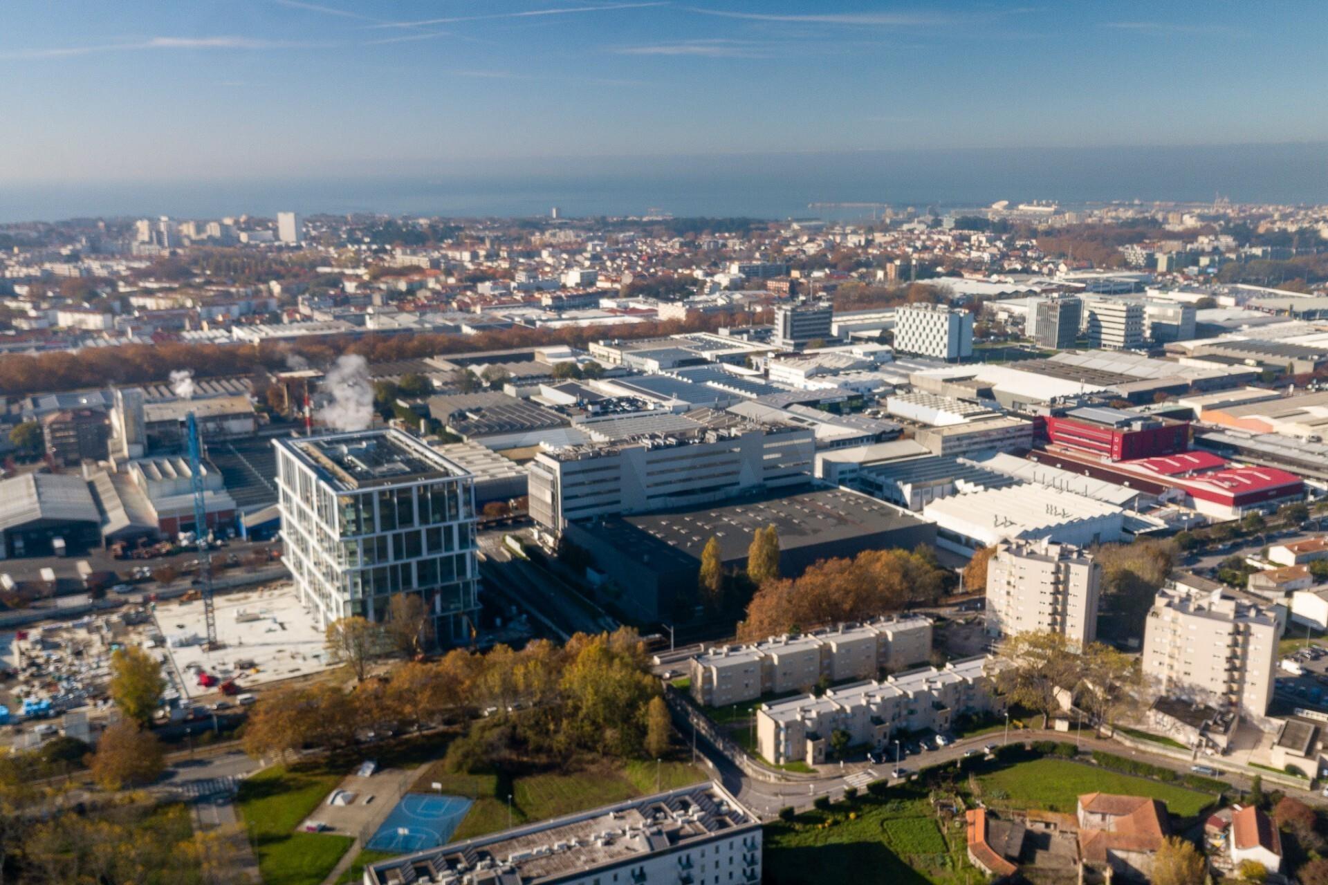 Terreno Urbano com 11.324,10 m2 para Investimento com PIP aprovado Ramalde, Porto 