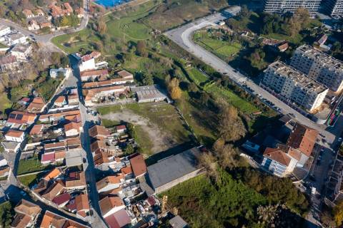 Terreno Urbano com 11.324,10 m2 para Investimento com PIP aprovado Ramalde, Porto 