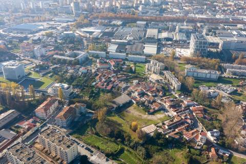 Terreno Urbano com 11.324,10 m2 para Investimento com PIP aprovado Ramalde, Porto 