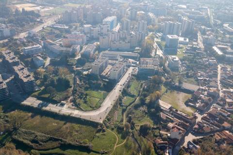 Terreno Urbano com 11.324,10 m2 para Investimento com PIP aprovado Ramalde, Porto 