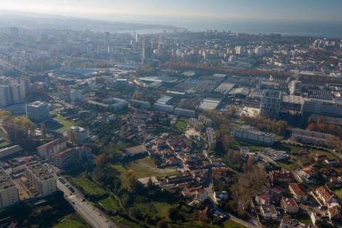 Terreno Urbano com 11.324,10 m2 para Investimento com PIP aprovado Ramalde, Porto 