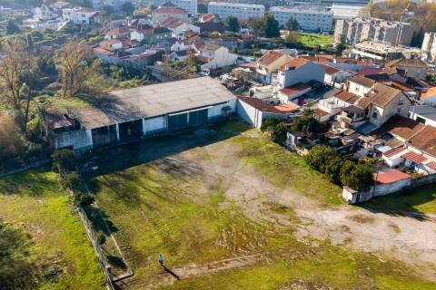 Terreno Urbano com 11.324,10 m2 para Investimento com PIP aprovado Ramalde, Porto 