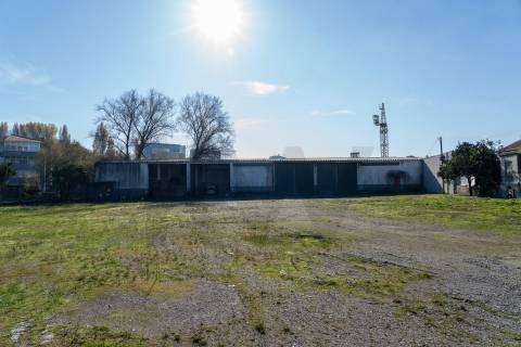 Terreno Urbano com 11.324,10 m2 para Investimento com PIP aprovado Ramalde, Porto 