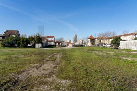 Terreno Urbano com 11.324,10 m2 para Investimento com PIP aprovado Ramalde, Porto 