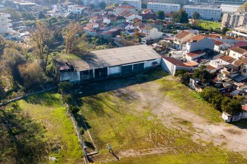 Terreno Urbano com 11.324,10 m2 para Investimento com PIP aprovado Ramalde, Porto 