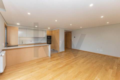 T1 Novo com Varanda, Garagem e Arrumo em Paranhos, Quinta do Covelo, Porto