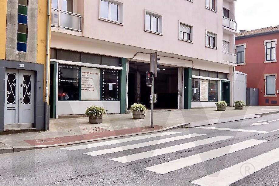 Garagem – Rua do Carvalhido, Porto