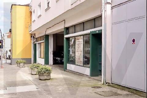 Garagem – Rua do Carvalhido, Porto