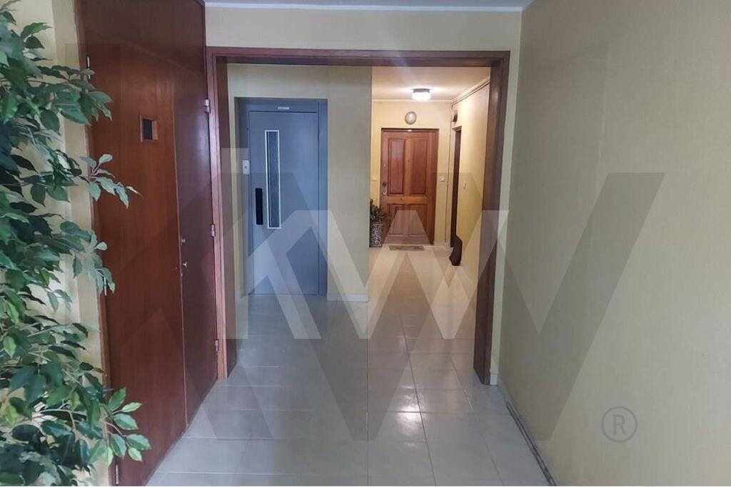 T1 Prelada, junto à estação do metro de Ramalde e rede de Autocarro