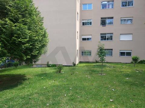 T1 Prelada, junto à estação do metro de Ramalde e rede de Autocarro