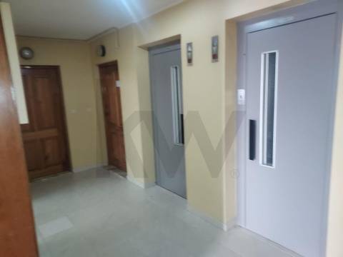 T1 Prelada, junto à estação do metro de Ramalde e rede de Autocarro