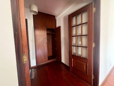 T1 Prelada, junto à estação do metro de Ramalde e rede de Autocarro