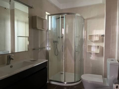 T1 Prelada, junto à estação do metro de Ramalde e rede de Autocarro