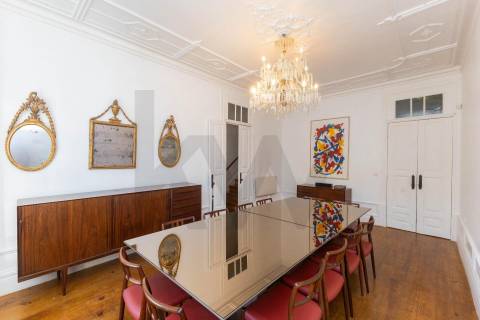 Design e Sofisticação no Bonfim: Moradia T4 de Luxo com Terraço a Poente