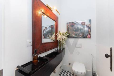 Design e Sofisticação no Bonfim: Moradia T4 de Luxo com Terraço a Poente