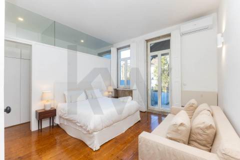 Design e Sofisticação no Bonfim: Moradia T4 de Luxo com Terraço a Poente