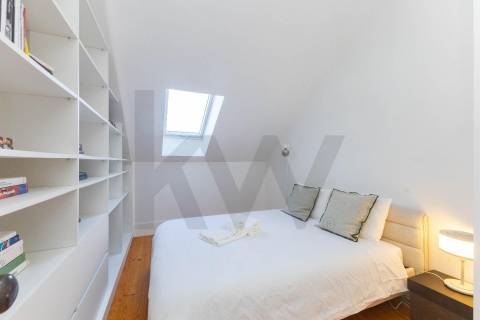 Design e Sofisticação no Bonfim: Moradia T4 de Luxo com Terraço a Poente