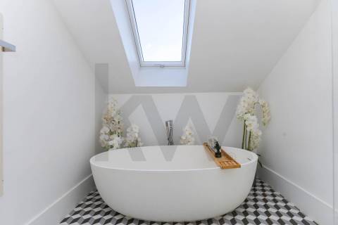 Design e Sofisticação no Bonfim: Moradia T4 de Luxo com Terraço a Poente