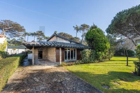 👉 Moradia Térrea Exclusiva: O Refúgio Perfeito a 200m da Praia ⛱️